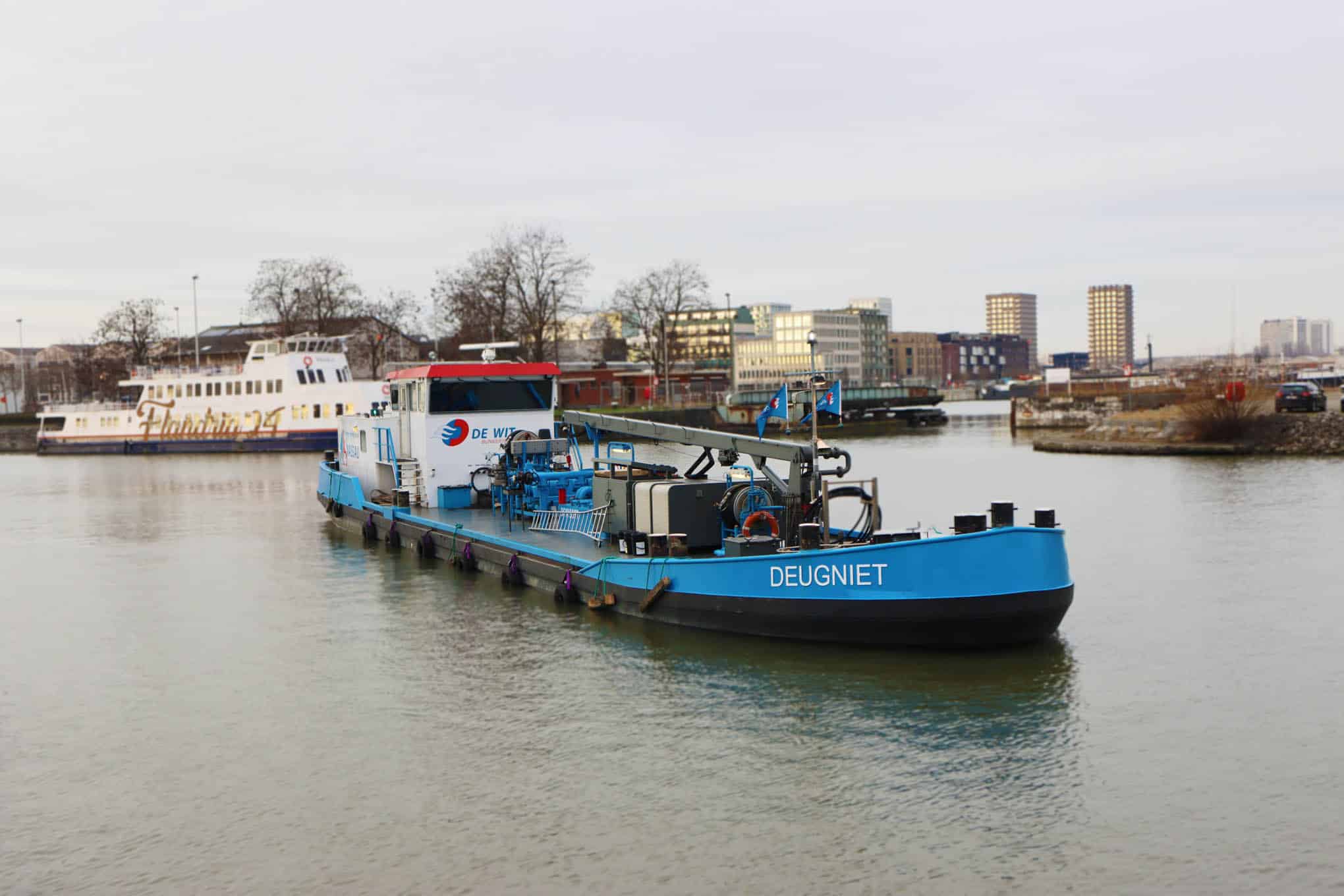 Internet à bord de votre bateau fluvial : Starlink, 4G/5G et le choix le plus judicieux en 2026